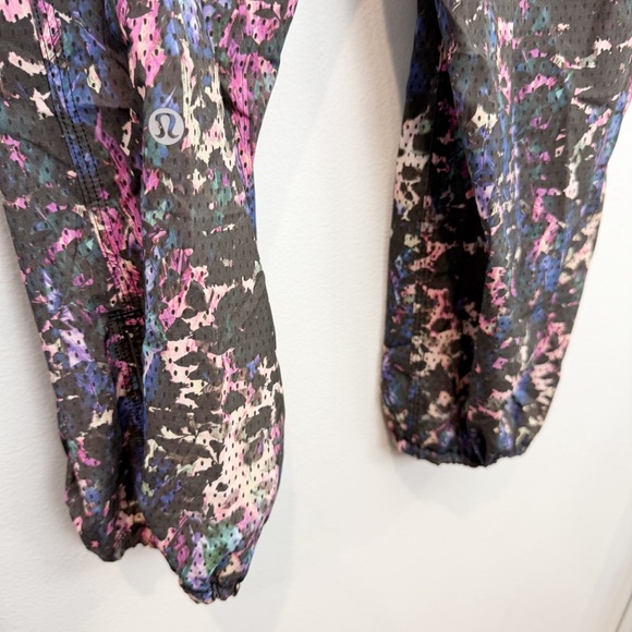 Lululemon Om Pant Floral Sport Multi Black Size 8 - Picture 6 of 7